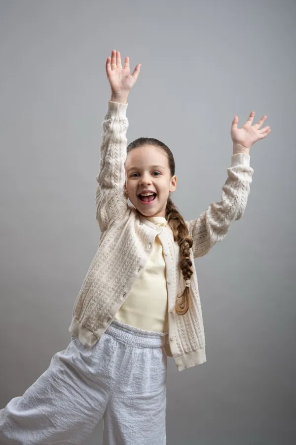 Little girl jumping in the studio, Cukrovar campaign