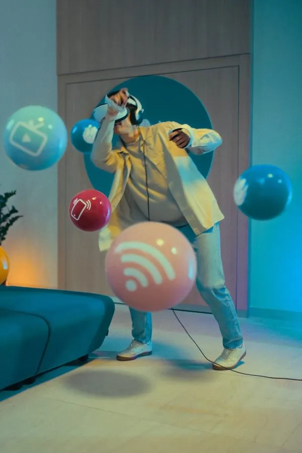 Animated bubbles around a VR player, UPC campaign