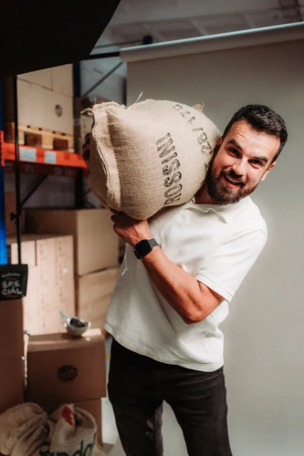 Man carrying a coffee sack in the Zlaté Zrnko warehouse