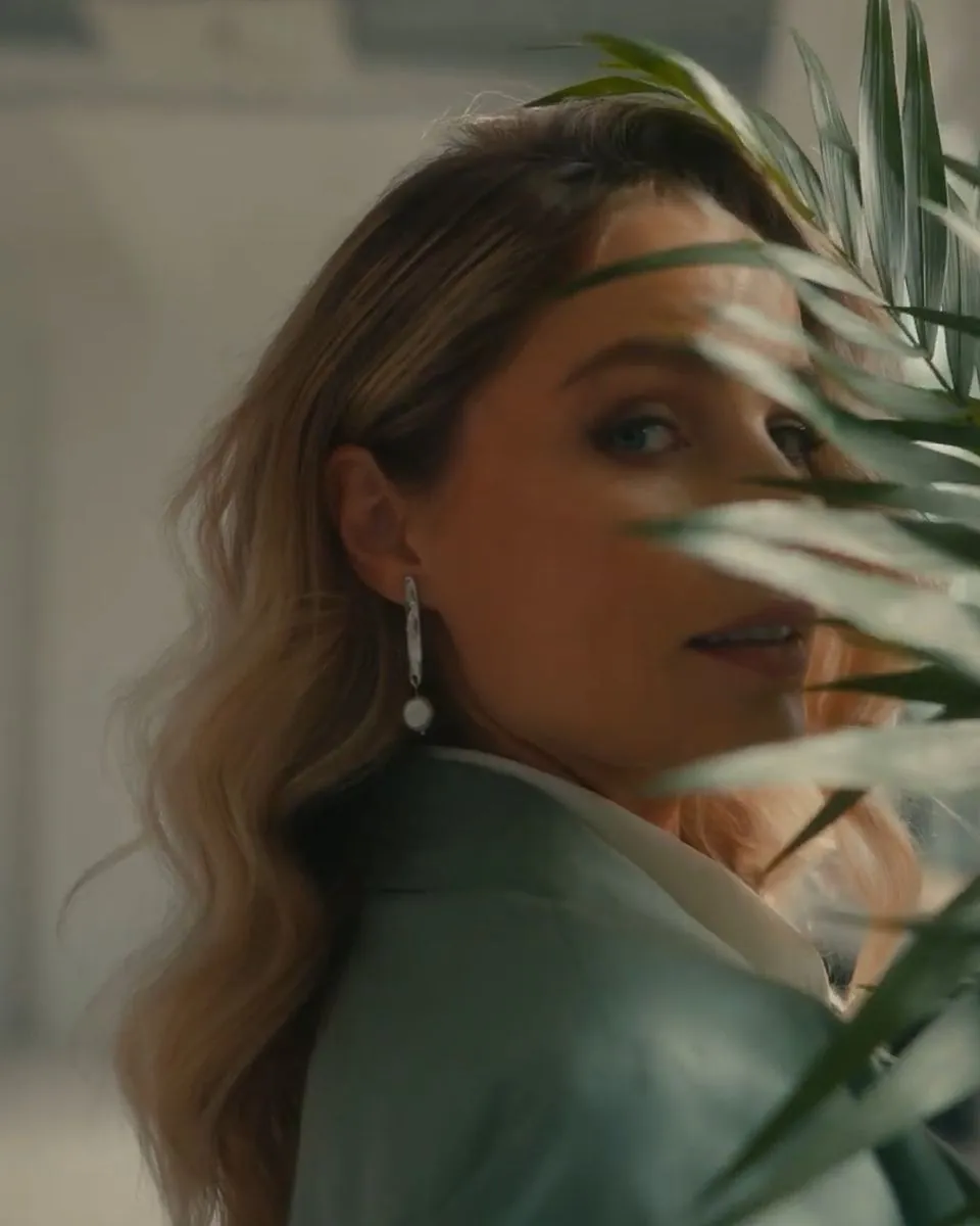 Ivana Gáboríková in the ecco x iversanns commercial